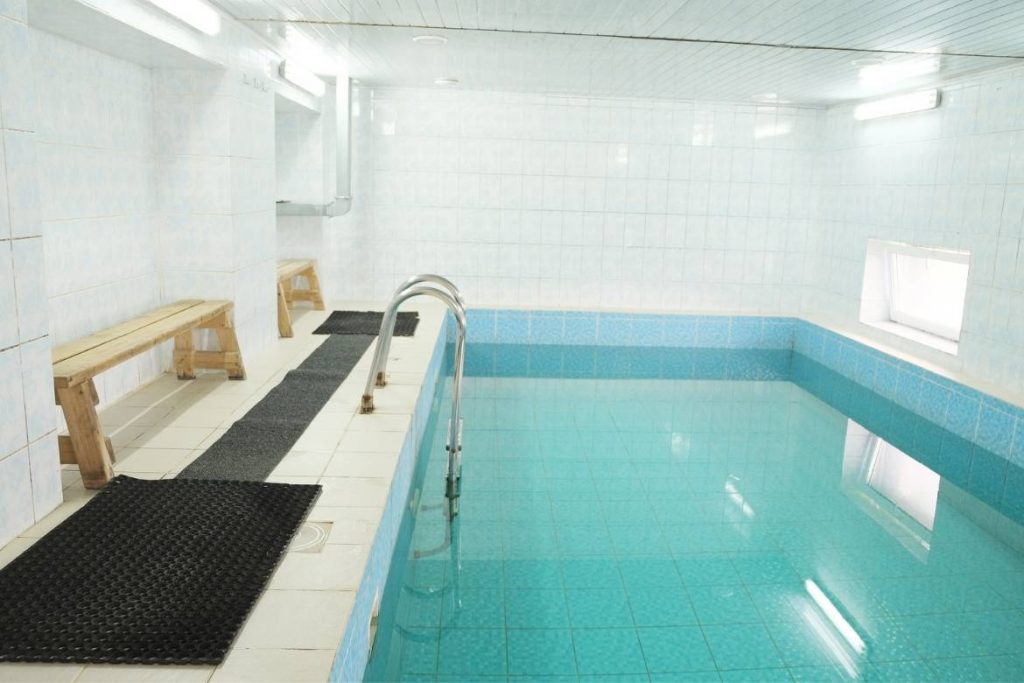 arsitek kolam renang